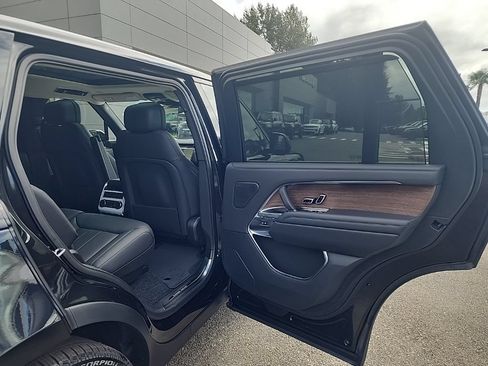 New 2026 Land Rover Range Rover Long Wheelbase SE AWD/4WD image 18