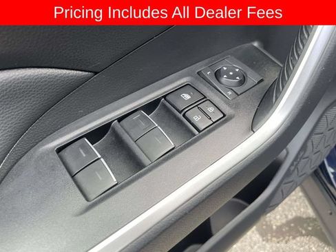 Used 2025 Toyota RAV4 XLE AWD/4WD image 19