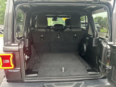 Used 2019 Jeep Wrangler Unlimited Sahara w/ Quick Order Package 24M Moab AWD/4WD image 7