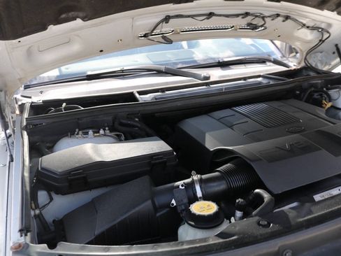 Used 2010 Land Rover Range Rover HSE LUX AWD/4WD image 21