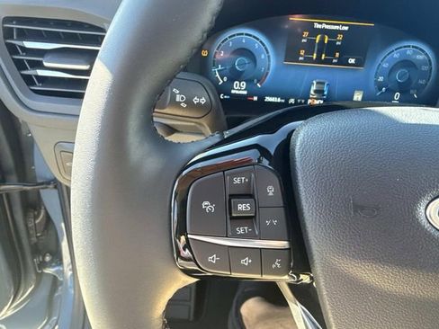 Certified 2025 Ford Escape Platinum AWD/4WD image 32
