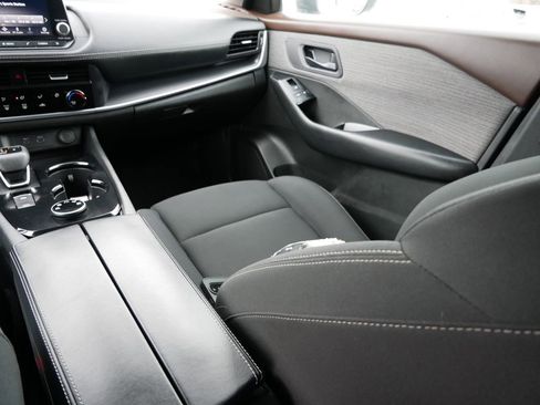 Used 2023 Nissan Rogue S image 15