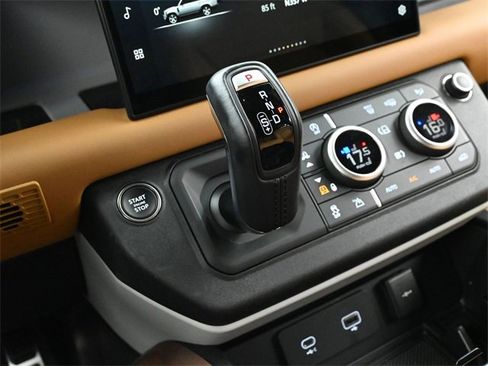 Used 2024 Land Rover Defender 130 S image 44