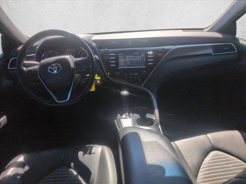 Used 2018 Toyota Camry SE image 18