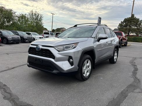 Used 2020 Toyota RAV4 XLE w/ Convenience Package AWD/4WD image 3