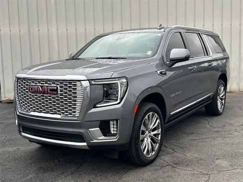 Used 2022 GMC Yukon XL Denali w/ Denali Ultimate Package image 2