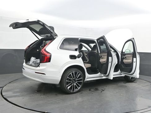 New 2026 Volvo XC90 B6 Plus w/ Protection Package Premier AWD/4WD image 39
