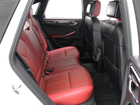 Used 2016 Porsche Macan S image 44