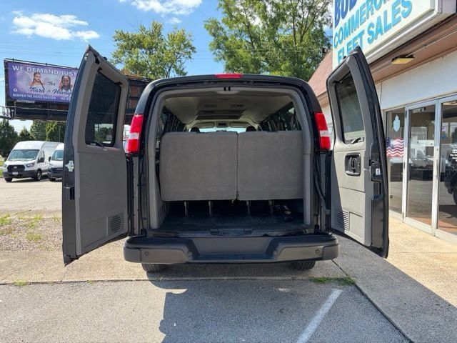 Used 2025 Chevrolet Express 3500 LS RWD image 7