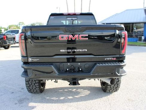 Used 2025 GMC Sierra 2500 AT4 w/ AT4 Premium Plus Package AWD/4WD image 9