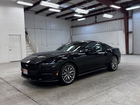 Used 2025 Ford Mustang Premium image 1