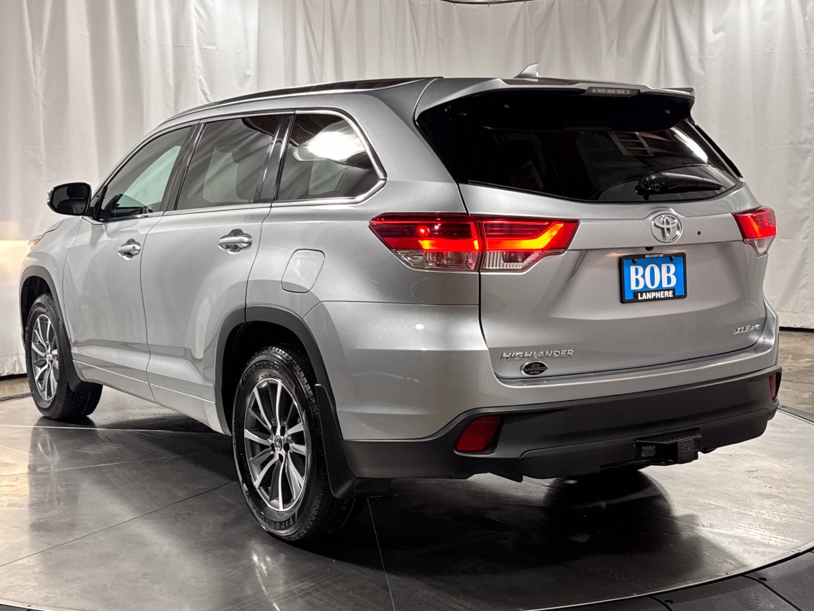 Used 2017 Toyota Highlander XLE AWD/4WD image 9