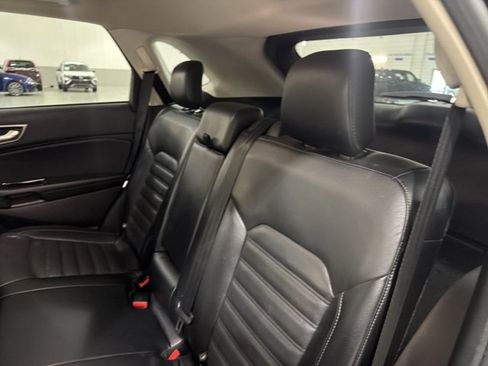 Used 2018 Ford Edge SEL w/ Equipment Group 201A AWD/4WD image 9