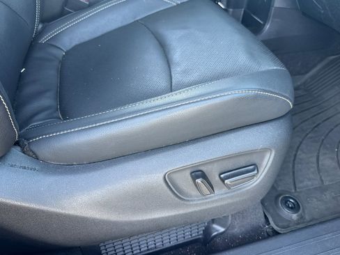 Used 2025 Toyota Sienna Limited image 23