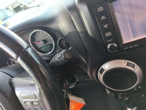 Used 2013 Jeep Wrangler Unlimited Sahara w/ Dual Top Group AWD/4WD image 23