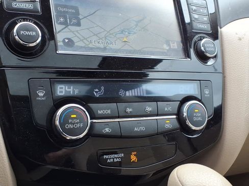 Used 2014 Nissan Rogue SV w/ SV Premium Package image 18