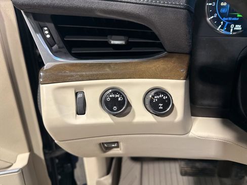 Used 2019 Cadillac Escalade Premium Luxury image 14