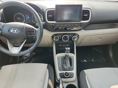 Used 2022 Hyundai Venue SEL FWD image 11