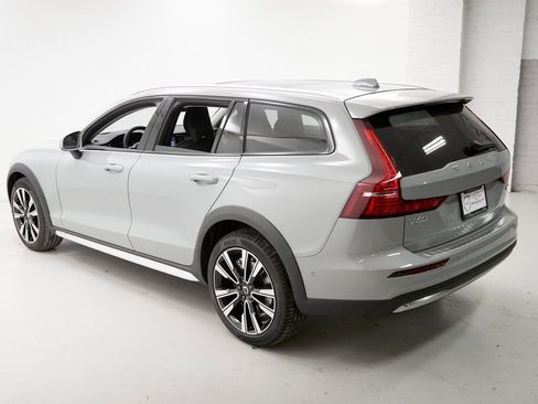 New 2026 Volvo V60 B5 Cross Country Ultra w/ Climate Package image 7