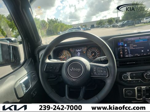 Used 2024 Jeep Gladiator Sport AWD/4WD image 19