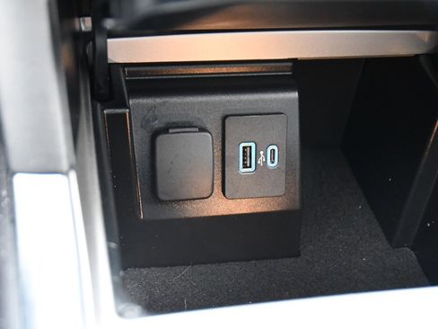 Used 2023 Ford Explorer XLT w/ Equipment Group 202A image 32