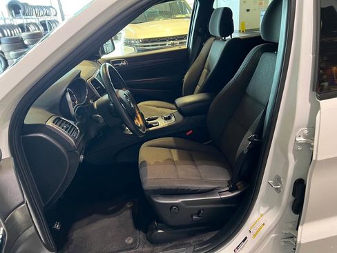 Used 2018 Jeep Grand Cherokee Laredo image 17