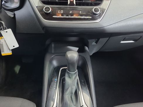 Used 2021 Toyota Corolla LE w/ Carpet Mat Package (TMS) FWD image 11