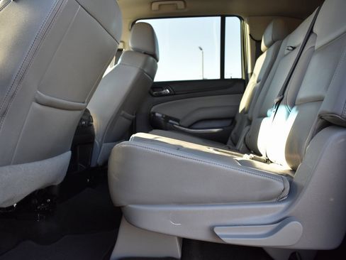 Used 2018 Chevrolet Suburban LT image 8