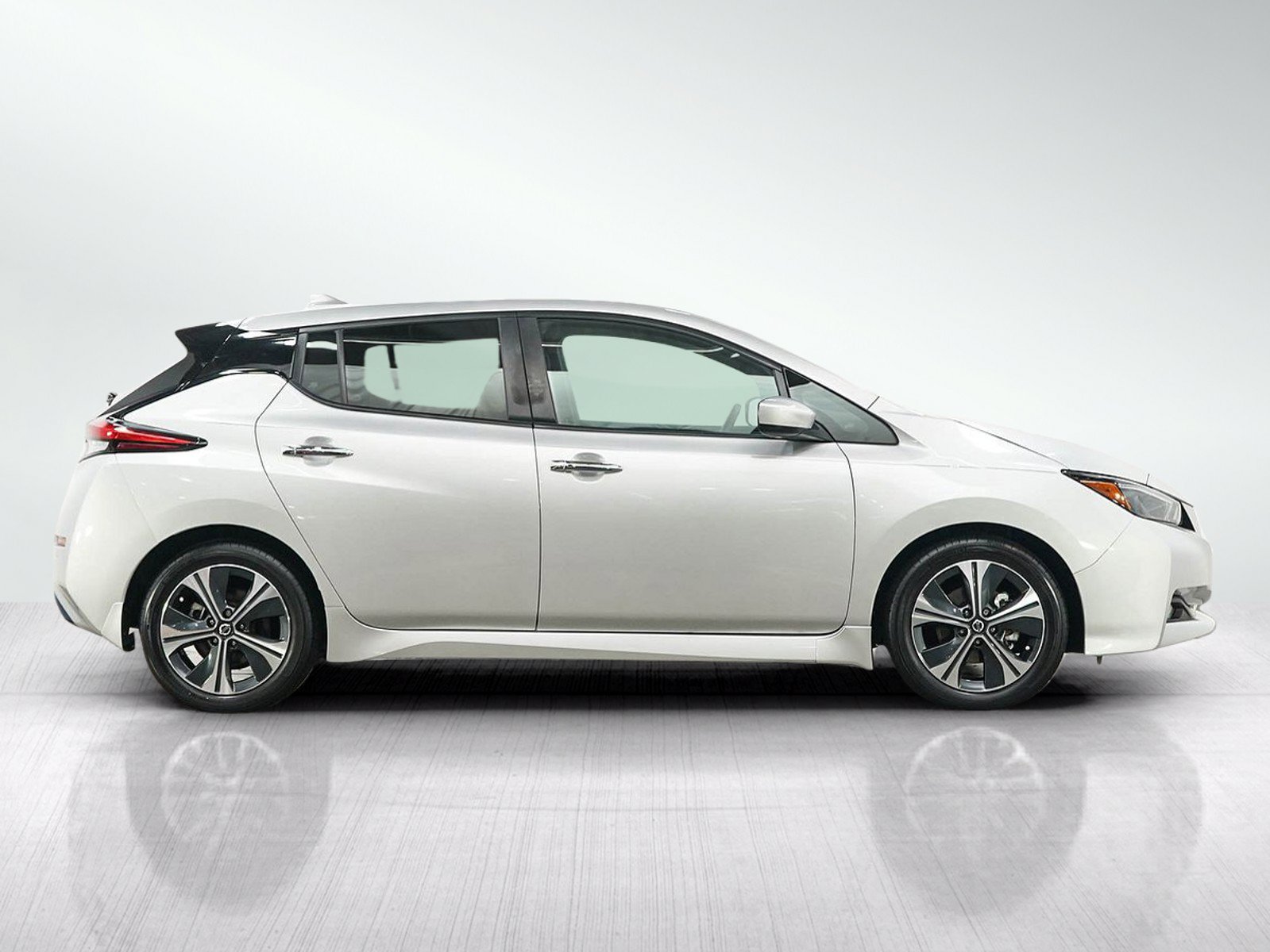 Used 2022 Nissan Leaf SV FWD image 6