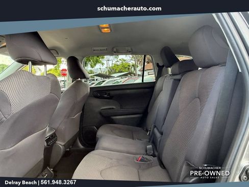 Used 2021 Toyota Highlander LE FWD image 12