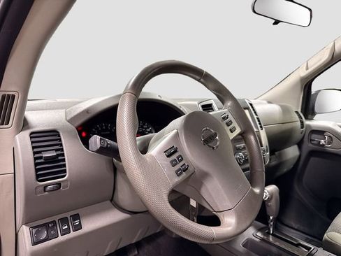 Used 2019 Nissan Frontier SV image 11