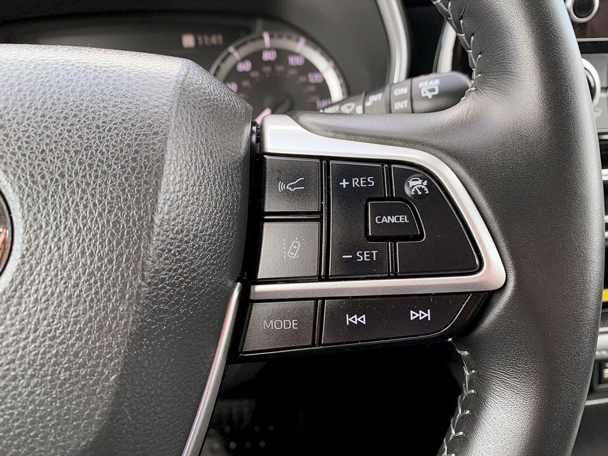 Used 2024 Toyota Highlander XLE AWD/4WD image 21