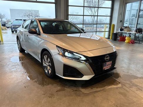 Used 2024 Nissan Altima 2.5 S image 6