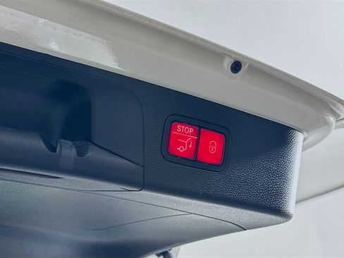 Used 2021 Mercedes-Benz GLC 300 w/ Premium Package image 29