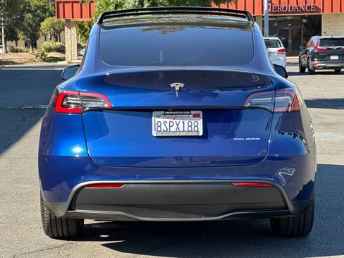 Used 2020 Tesla Model Y Long Range image 4