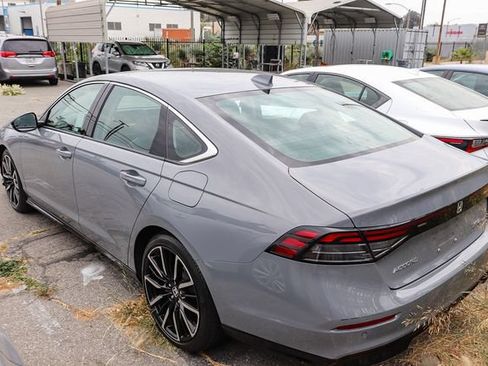 Used 2023 Honda Accord Touring image 11