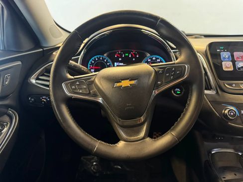 Used 2017 Chevrolet Malibu LT FWD image 11