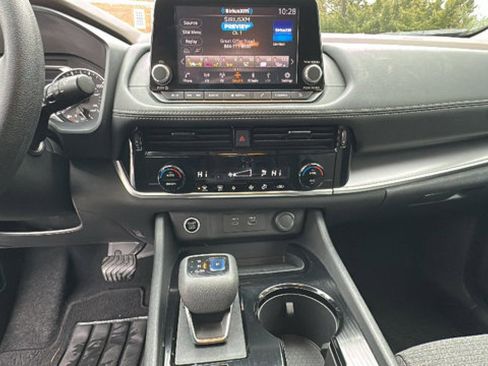 Used 2022 Nissan Rogue SV image 19