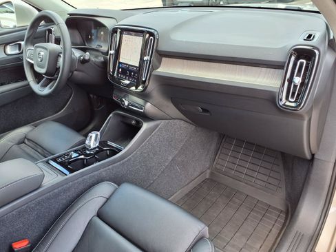 Certified 2023 Volvo XC40 B5 Plus w/ Driver Assist Package AWD/4WD image 11
