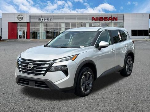 Used 2025 Nissan Rogue SV FWD image 3