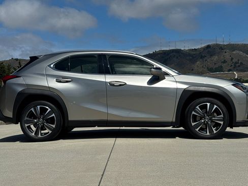 Used 2019 Lexus UX 200 w/ Accessory Package 2 FWD image 7