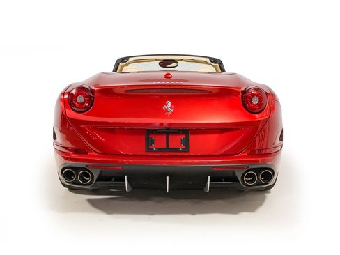 Used 2015 Ferrari California T RWD image 14