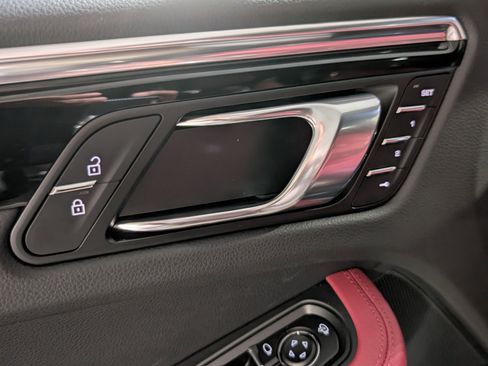 New 2026 Porsche Macan image 18