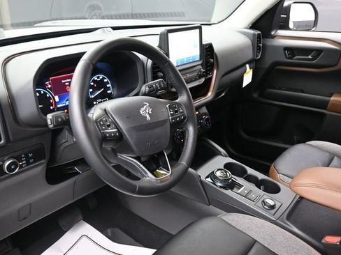 Used 2024 Ford Bronco Sport Outer Banks w/ Tech Package AWD/4WD image 14