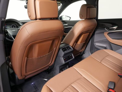 Used 2024 Audi Q8 e-tron Premium Plus w/ Premium Plus Package image 37