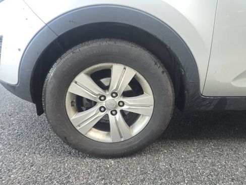 Used 2011 Kia Sportage LX w/ Convenience Pkg 2 FWD image 2