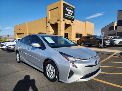 Used 2017 Toyota Prius Two FWD image 1