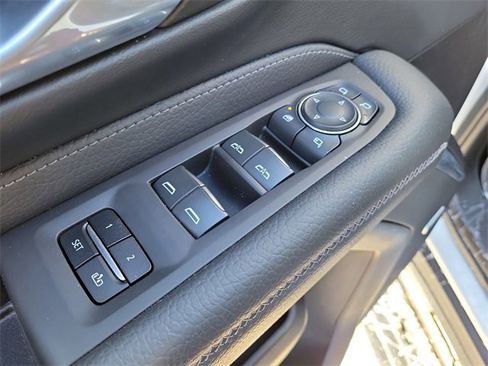 Used 2024 GMC Yukon Denali w/ Advanced Technology Package image 19