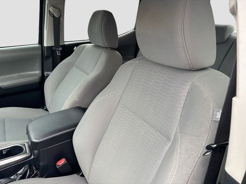 Used 2018 Toyota Tacoma SR5 image 19