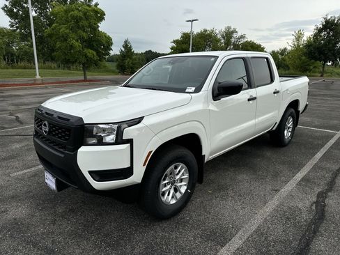 Certified 2025 Nissan Frontier S image 26